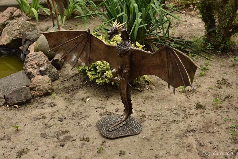 Drogon aus Game of Thrones als Edelstahlskulptur