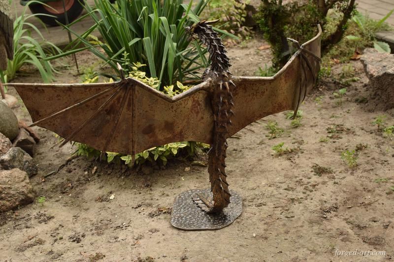 Drogon aus Game of Thrones als Edelstahlskulptur – Ansicht 6