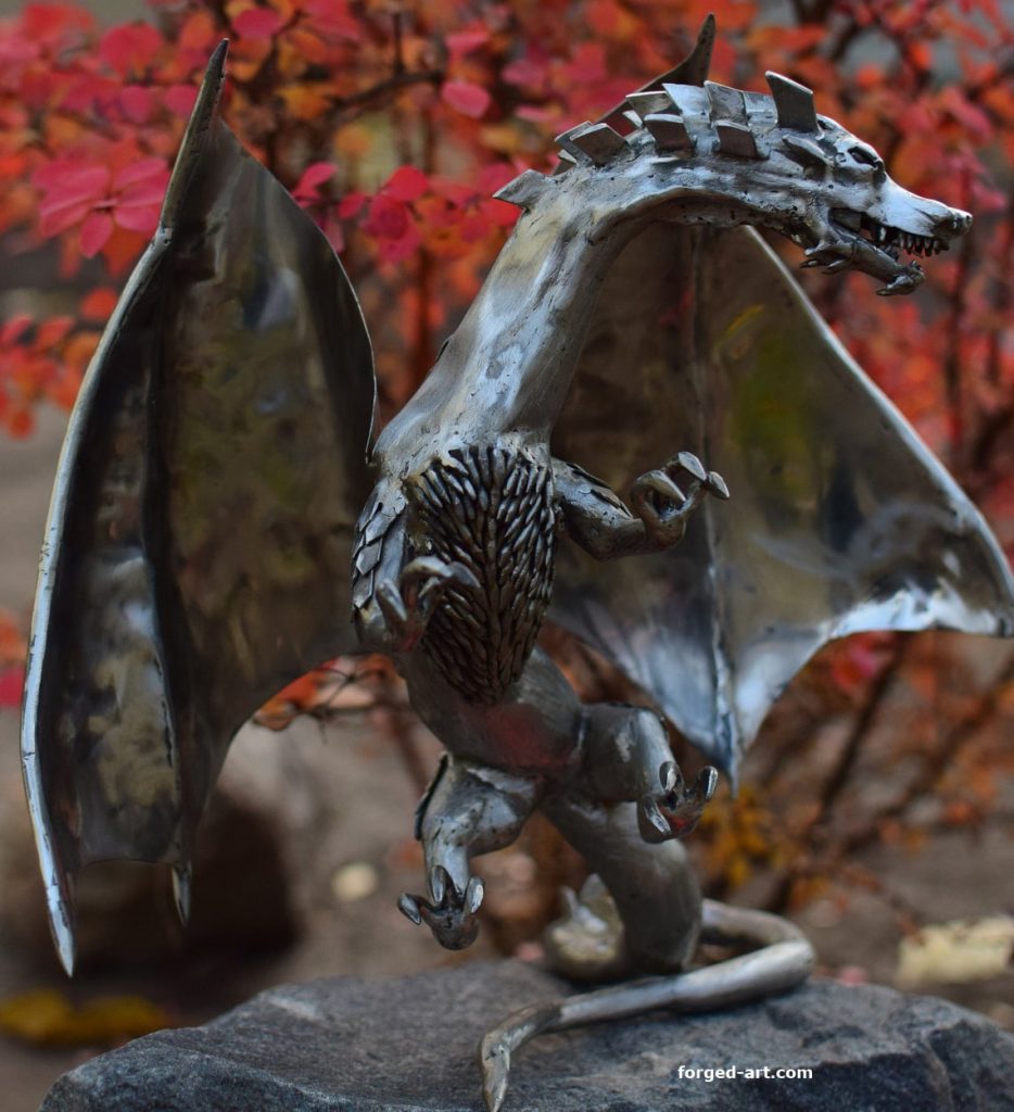 Geschmiedete Drachenfigur aus Edelstahl, 33 cm hoch – Ansicht 10