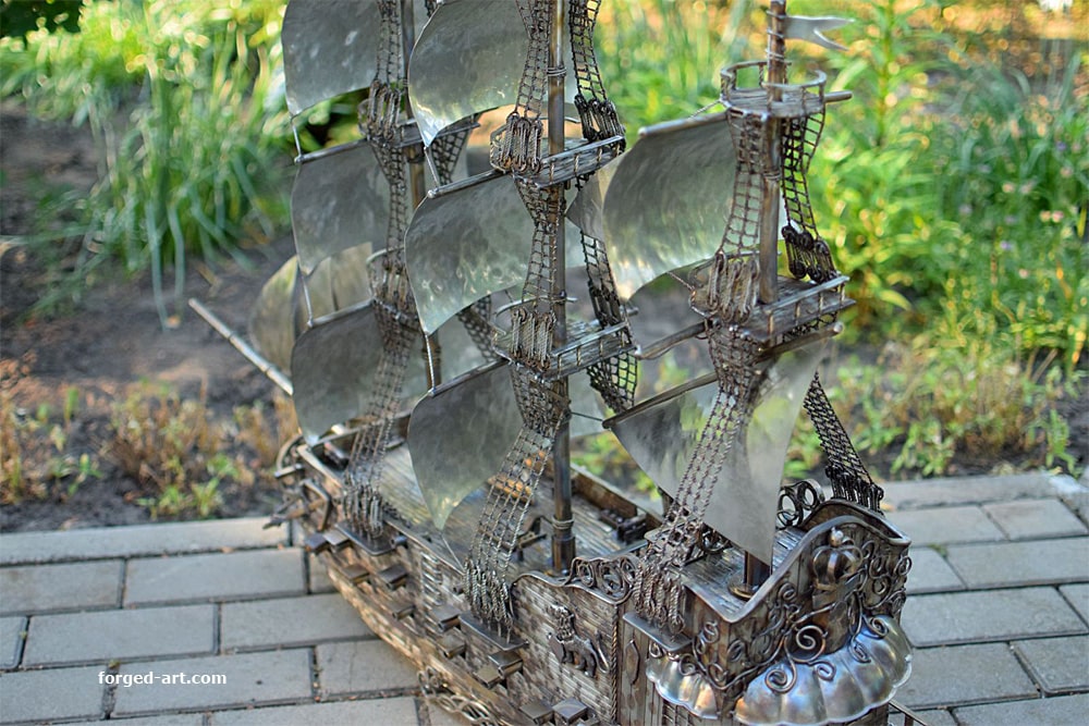 Großes Segelschiffmodell aus Edelstahl mit Ritter als Galionsfigur – Ansicht 6
