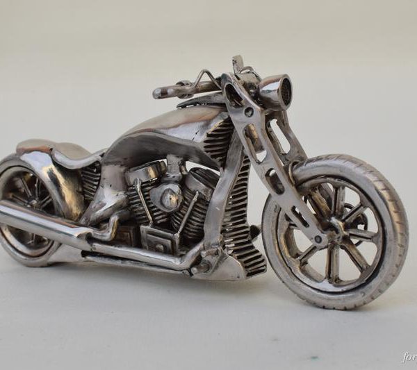 Handgefertigtes Harley-Davidson Motorradmodell aus Edelstahl