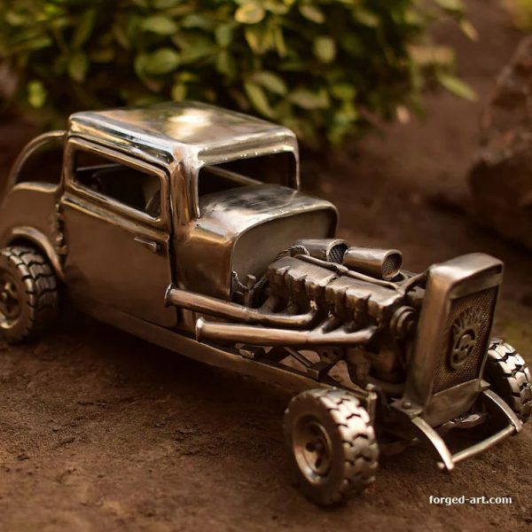 Hot Rod aus Mad Max Fury Road, Modell aus poliertem Edelstahl