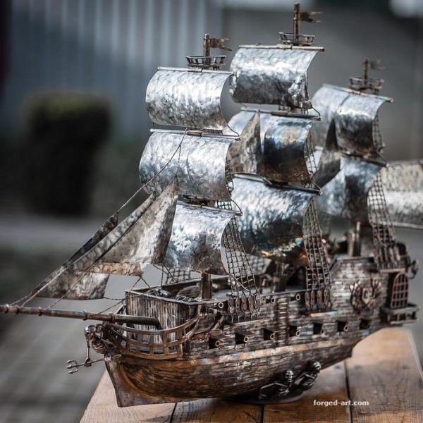 Piratenschiff Ranger als handgefertigtes Schiffsmodell aus Edelstahl