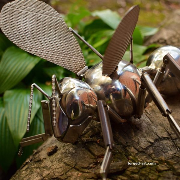 Biene im Steampunk-Stil, handgefertigte Skulptur aus Edelstahl